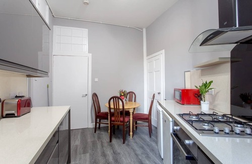 Tollcross Apartment | Stunning 2-Bed Apartment in Central Edinburgh