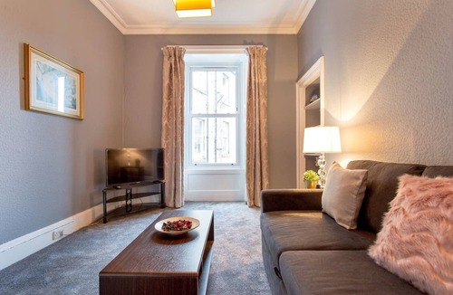 Tollcross Apartment | Stunning 2-Bed Apartment in Central Edinburgh
