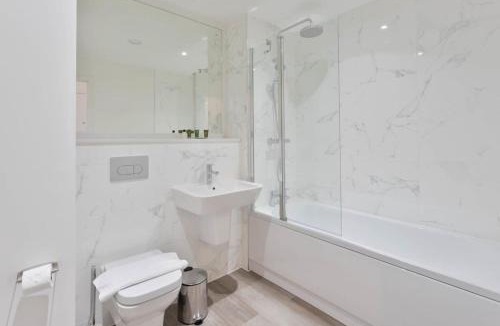 The Westside Apartment | Stunning 2 Bed Apartment in Central Birmingham