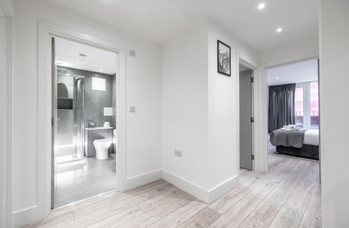 Camberley Apartment | Stunning 2-Bed Apartment in Camberley