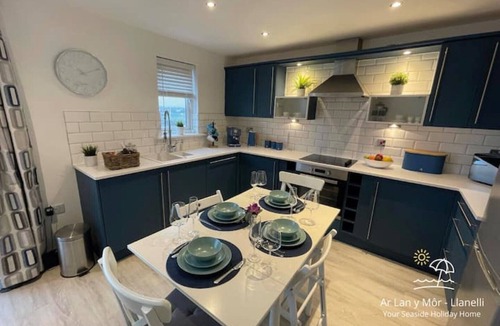 Llanelli Apartment | Stunning 2 bed coastal apartment