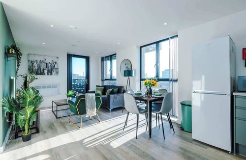 Vauxhall Apartment | Stunning 2-Bed Flat, Amazing Location, Sleeps 4!