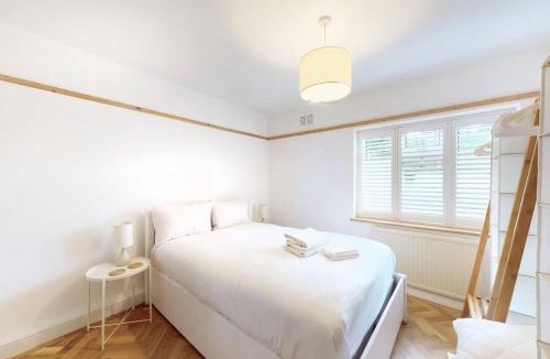 Kew Apartment | Stunning 2 bed flat in Richmond