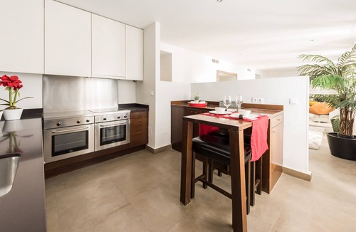 Palacio Apartment | Stunning 2 Bed near Royal Palace!