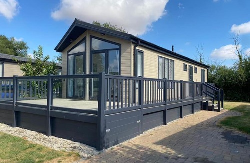 Westmarsh Villa | Stunning 2 Bed Villa in Ramsgate