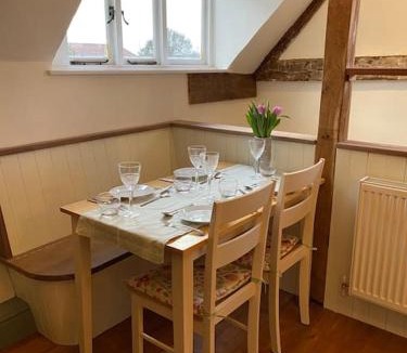 Alresford Apartment | Stunning 2 Bedroom Flat in a Central Location