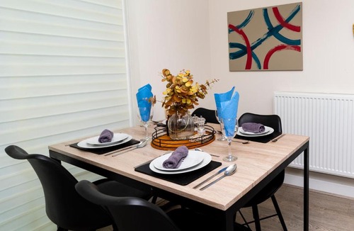 Reading Apartment | Stunning 2 bedroom Flat near Green park and Stadium