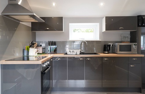 Longton Cabin | Stunning 2-bedroom Log Cabin