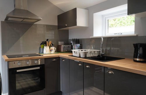 Longton Cabin | Stunning 2-bedroom Log Cabin