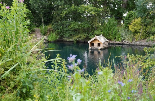 Longton Cabin | Stunning 2-bedroom Log Cabin