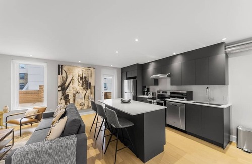 Downtown Montreal Condo | Stunning 2 beds, 2 baths, AAA location, rooftop