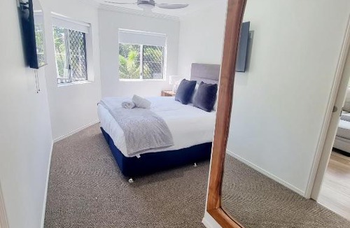 Torquay Apartment | Stunning 2 BR, 2 Bathroom Beachfront Apartment Close To Everything!