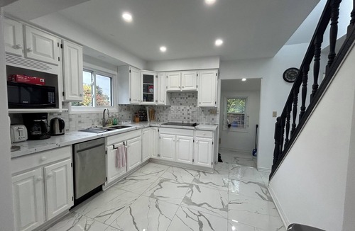 Virgil House | Stunning 2-Acre Lot Near Wineries & Niagara Falls