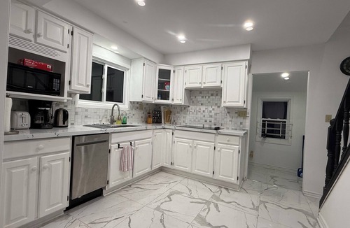 Virgil House | Stunning 2-Acre Lot Near Wineries & Niagara Falls
