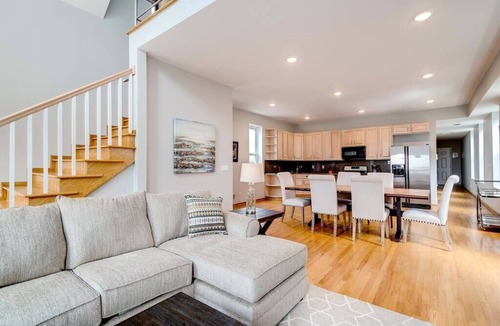Pulaski Park Apartment | Stunning 2 Floor Penthouse Downtown