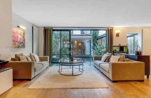 Centre Ville Apartment | Stunning 280m² 4-Bedroom Maison in Boulogne-Billancourt