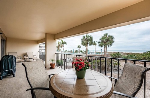 Belle Vista Condo | Stunning 2+ St. Pete Beach condo directly on the sand.