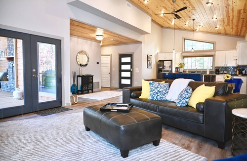 Broken Bow Cabin | Stunning 24 Karat Cabin in Broken Bow - Hochatown!