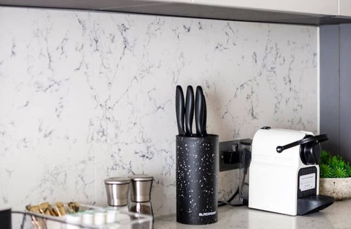 Chigwell Apartment | Stunning 2BA, 2BR, Apt, Desirable Chigwell