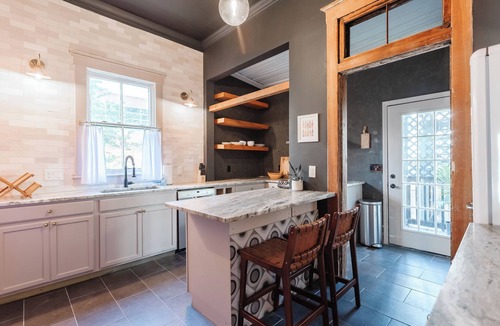 Thomas Square Apartment | Stunning 2Bed Apt near Historic District Walkable