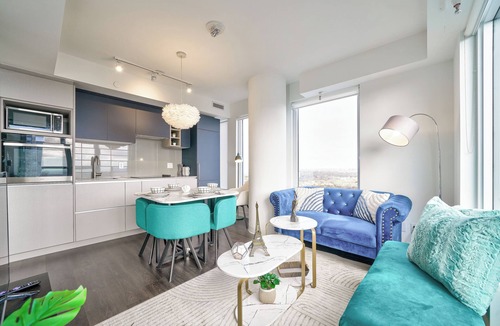 Garden District Condo | Stunning 2Bed2Bath Suite with Lake and CN Tower View in Downtown Toronto