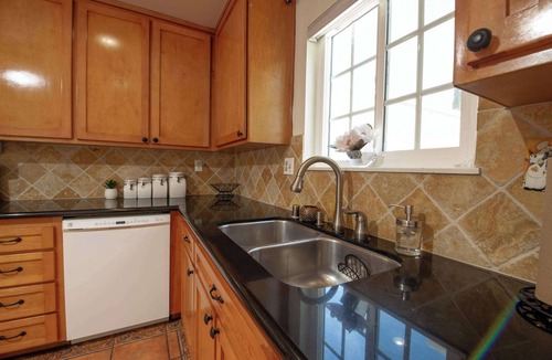 Lake Balboa Apartment | Stunning 2Br 3Ba Condo