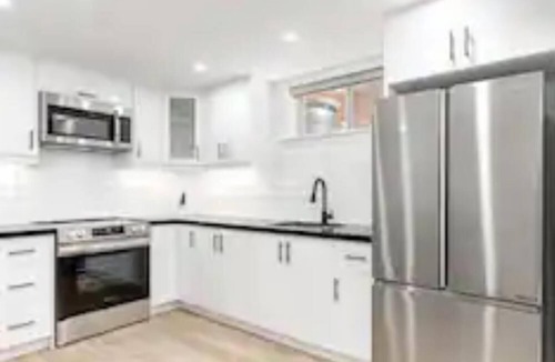 Richmond Hill Apartment | Stunning 2BR Lower Level Unitnn