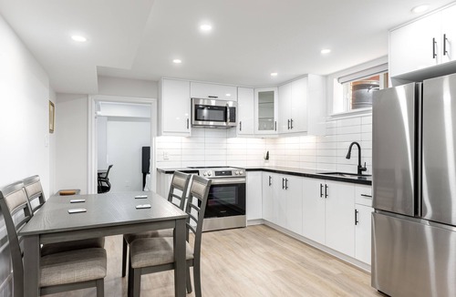 Richmond Hill Apartment | Stunning 2BR Lower Level Unitnn