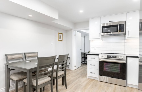 Richmond Hill Apartment | Stunning 2BR Lower Level Unitnn