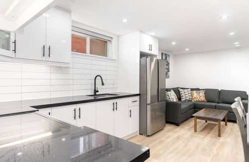 Richmond Hill Apartment | Stunning 2BR Lower Level Unitnn