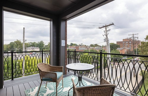 Downtown Columbus Apartment | Stunning 2BR Penthouse | Garage | Elevator | Gym