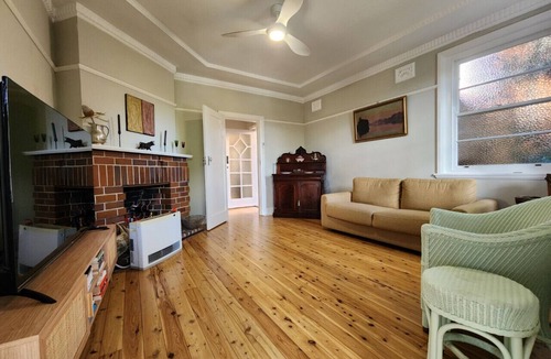 Queenscliff Apartment | Stunning 2BR Unit in Queenscliff