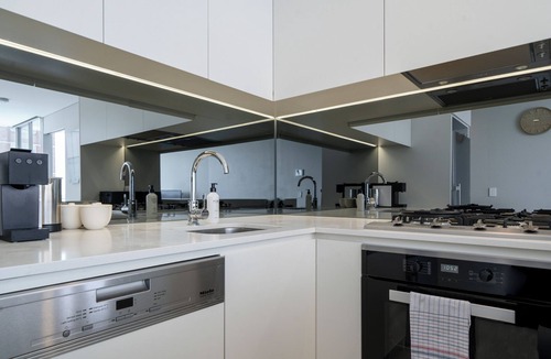 Bondi Junction Apartment | Stunning 2BR w/Harbour Views in Bondi Junction