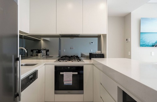 Bondi Junction Apartment | Stunning 2BR w/Harbour Views in Bondi Junction