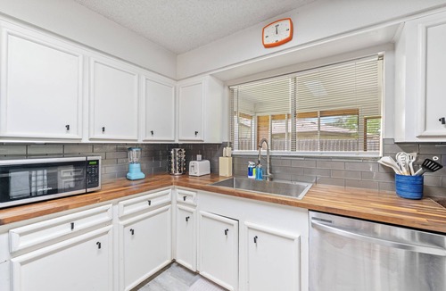 Calallen House | Stunning 3 BD Family Home+ Game Room+PingPong+Foosball+Arcade