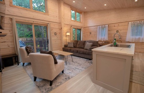 Lafontaine House | Stunning 3 Bdrm Home W/Hot Tub, Sauna, Gym!