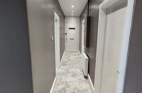 Glenisla Apartment | Stunning 3-Bed Apartment in Dundee