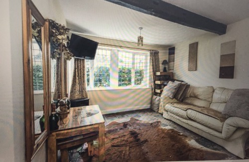 Kidderminster Cottage | Stunning 3 Bed Cottage