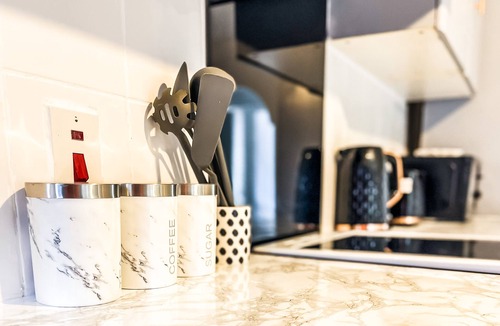 Shirley Apartment | Stunning 3-Bed House in London with free parking