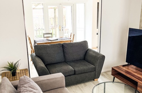 Shirley Apartment | Stunning 3-Bed House in London with free parking