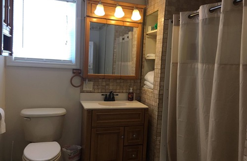 Cleveland Apartment | Stunning 3 bedroom 1.5 bath lakefront getaway on beautiful Oneida Lake