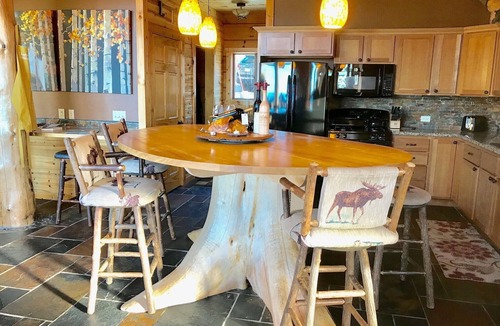 Lutsen Cabin | Stunning 3-bedroom; 7+ beds; log cabin with sauna; near Lutsen Mountains