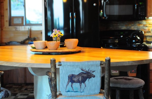 Lutsen Cabin | Stunning 3-bedroom; 7+ beds; log cabin with sauna; near Lutsen Mountains