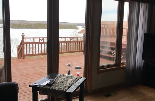 Manitowaning House | Stunning 3 bedroom Lake House