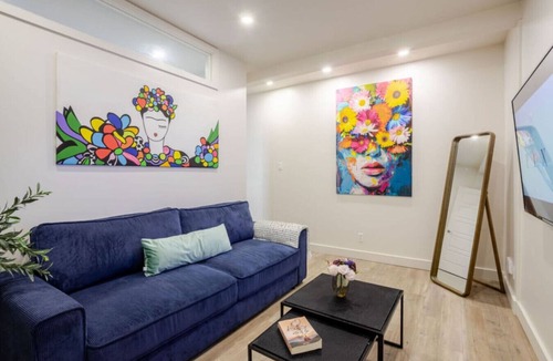 Cote-Des-Neiges—Notre-Dame-De-Grace Apartment | Stunning 3-Bedroom Home in MTL NDG