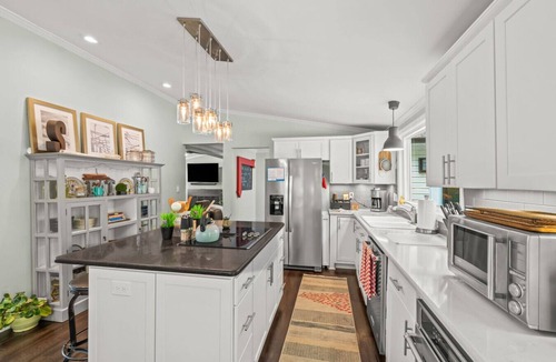 High Point House | Stunning 3 Bedroom Retreat with Inspiring Backyard