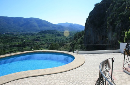 Alcalali Villa | Stunning 3 bedroom villa in the renowned Jalon Valley
