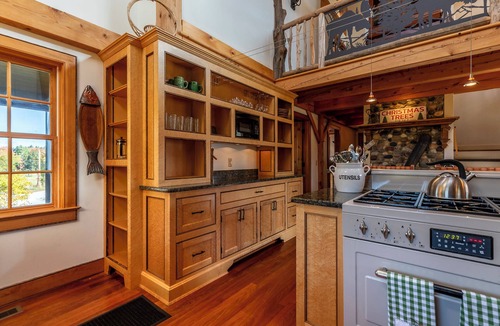 Belmont House | Stunning 3 br Timber Frame Ski Retreat on 6 acres