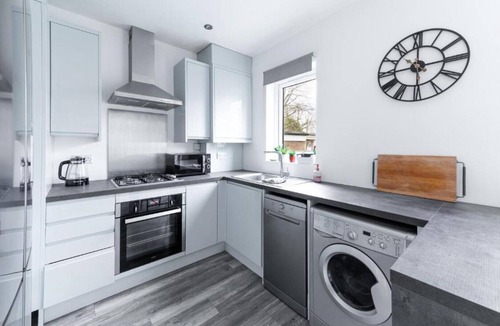 Arnos Grove House | Stunning 3BDR house with free parking