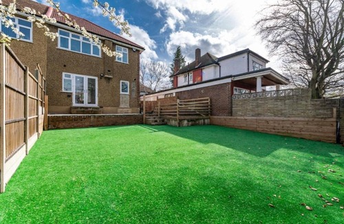 Arnos Grove House | Stunning 3BDR house with free parking